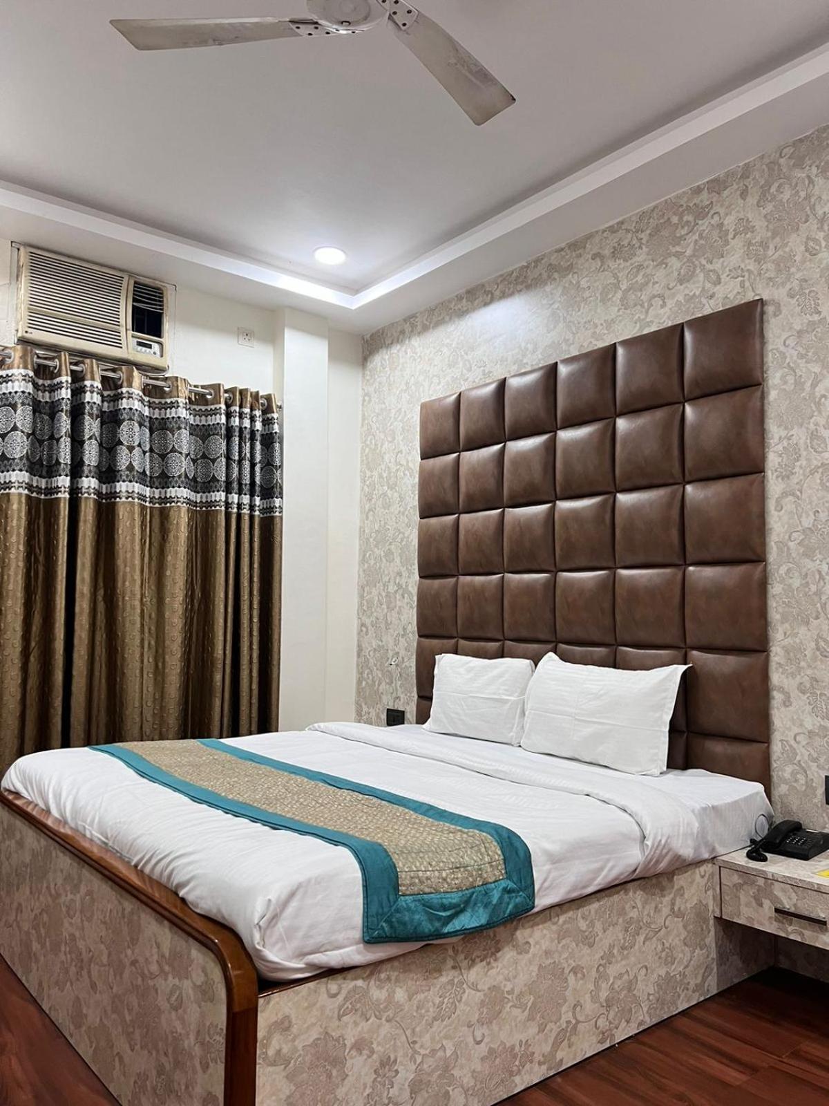 Hotel S P International A Unit Of Mavis Group Лакхнау Экстерьер фото